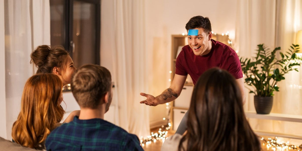 15 leuke spelletjes voor volwassenen: ideeën voor een avond met vrienden