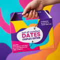 Out of Comfort Dates Couples Edition van Trustfall - Belevenisbox met 52 originele date opdrachten voor koppels.